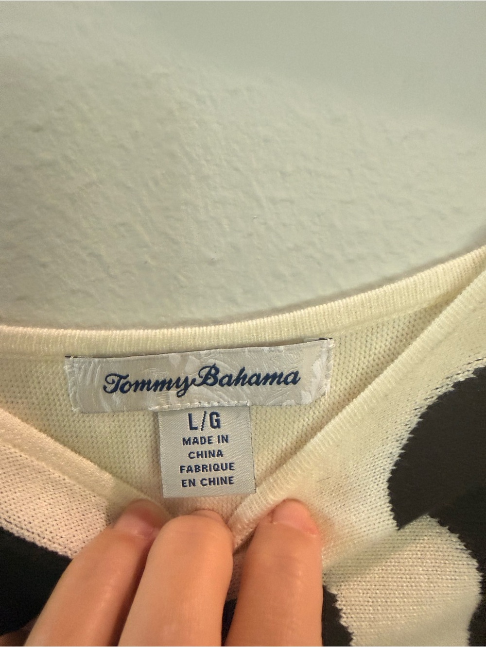 Tommy Bahama Tropical Hibiscus Women's Black & Cream Floral Pullover Sweater - Picture 4 of 4